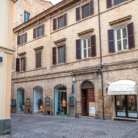 O01 - Osimo, Trilocale Ristrutturato In Centro Storico *